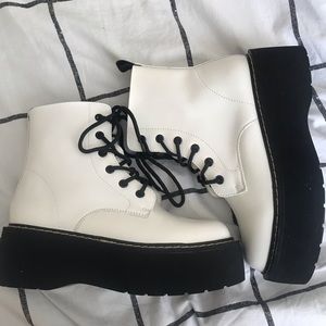 WHITE FAUX LEATHER BOOTS